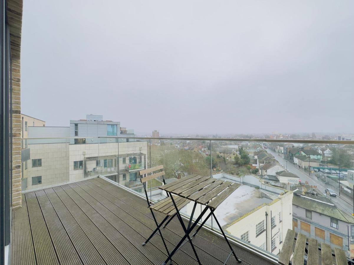 Luxurious Comfy Penthouse - Steps To East Croydon Train Station - Views Apartment Exterior photo